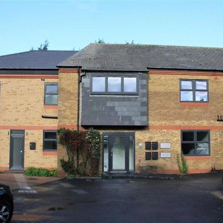 Marvellous New Build 2 Bed Flat - 1 Ophelia Court Apartment Epsom Bagian luar foto